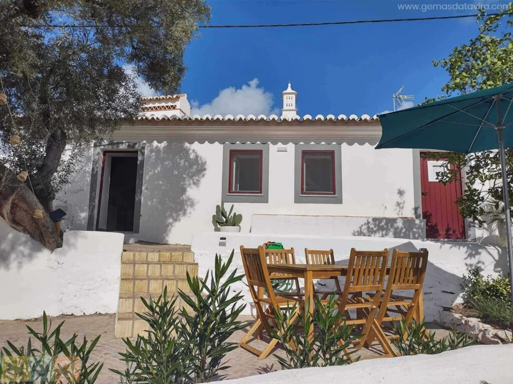 Casa do Bairro's typical farm house fully modernised, with hot-tub